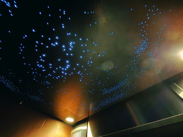 エレベーターの天井