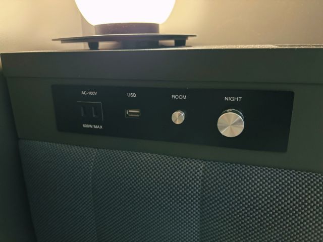 キャビンルームはコンセントが1つ少ない