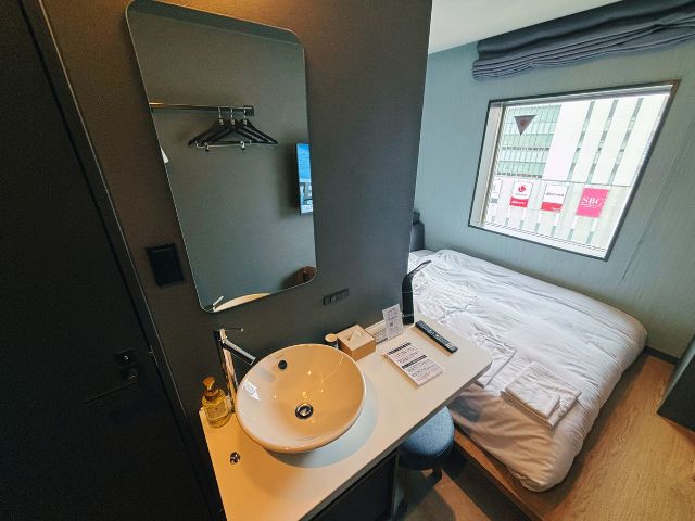 シングルルームには洗面台なども