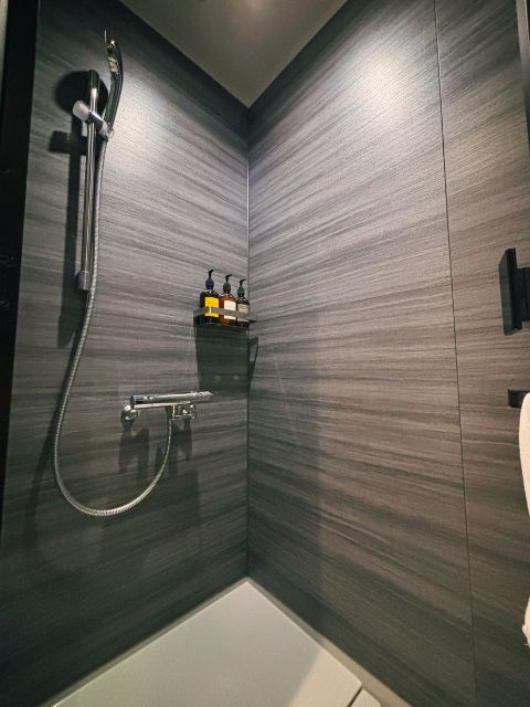 シングルルームはシャワー付き