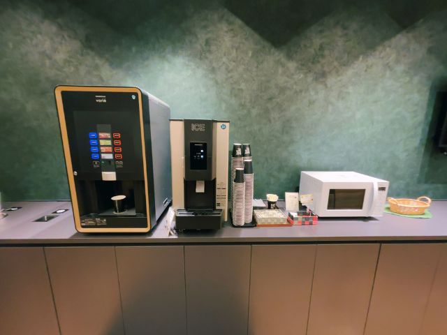 ドリンクサーバー・製氷機・電子レンジ