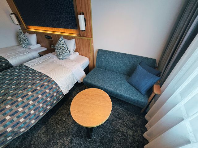 ミニテーブルとソファ