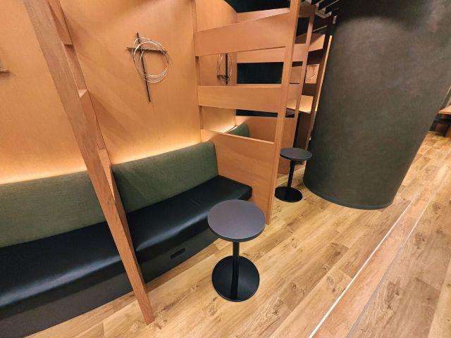 ラウンジのソファ席