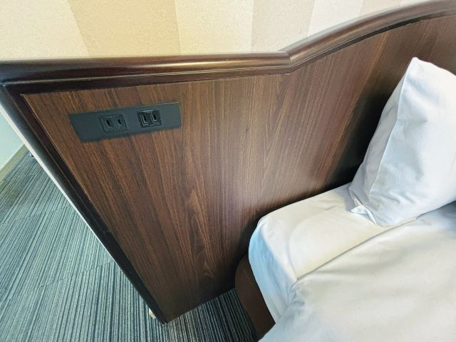 枕元のコンセント
