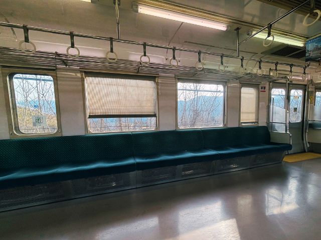 211系のロングシート