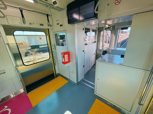 HB-E220のドアと運転台