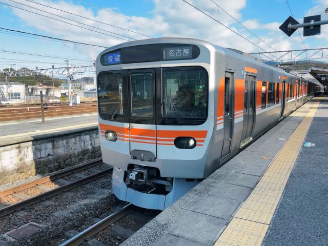 中津川駅に停車中の315系