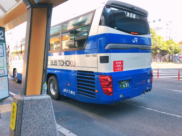 仙台駅東口に停車する会津若松行きの高速バス