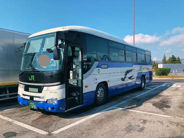吾妻パーキングエリアに停車する高速バス仙台～会津若松線