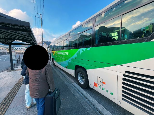 釜石駅前にバスが到着