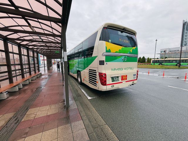 秋田駅東口に停車中の仙秋号