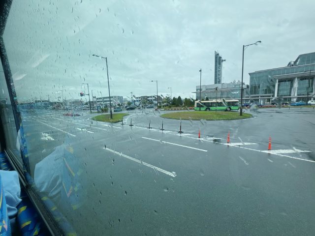 秋田駅東口を出発